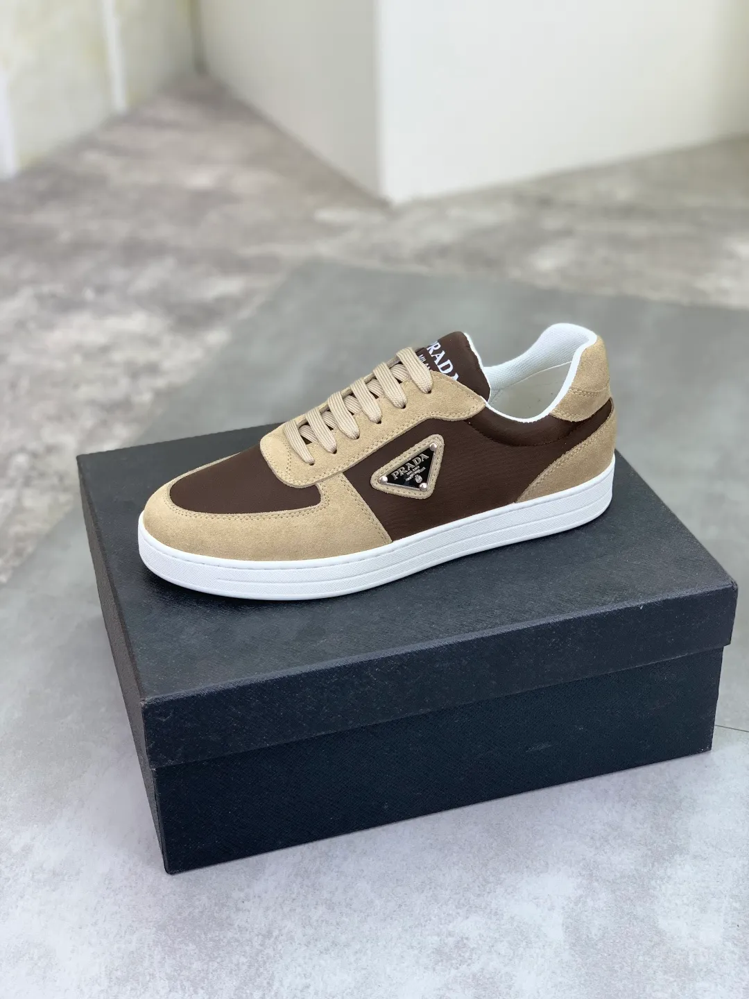 Men's Men's Shoes💰P440💰[New Style] The latest classic model of high-quality PRADA breathable and comfortable men's shoes has been launched on the official website in 1:1 reproduction, synchronized in Hong Kong counters and on the same catwalk; all made of calfskin with breathable mesh fabric ➕Imported soft and comfortable sheep Leather lining, 🍡🍡original 1:1 rubber outsole, non-slip and wear-resistant; comfortable to wear, attractive style, fine workmanship, and simple and neat shoe last, showing a man's courage and toughness, 👍size 38 to 44; 5️⃣colors🉑️ to choose from